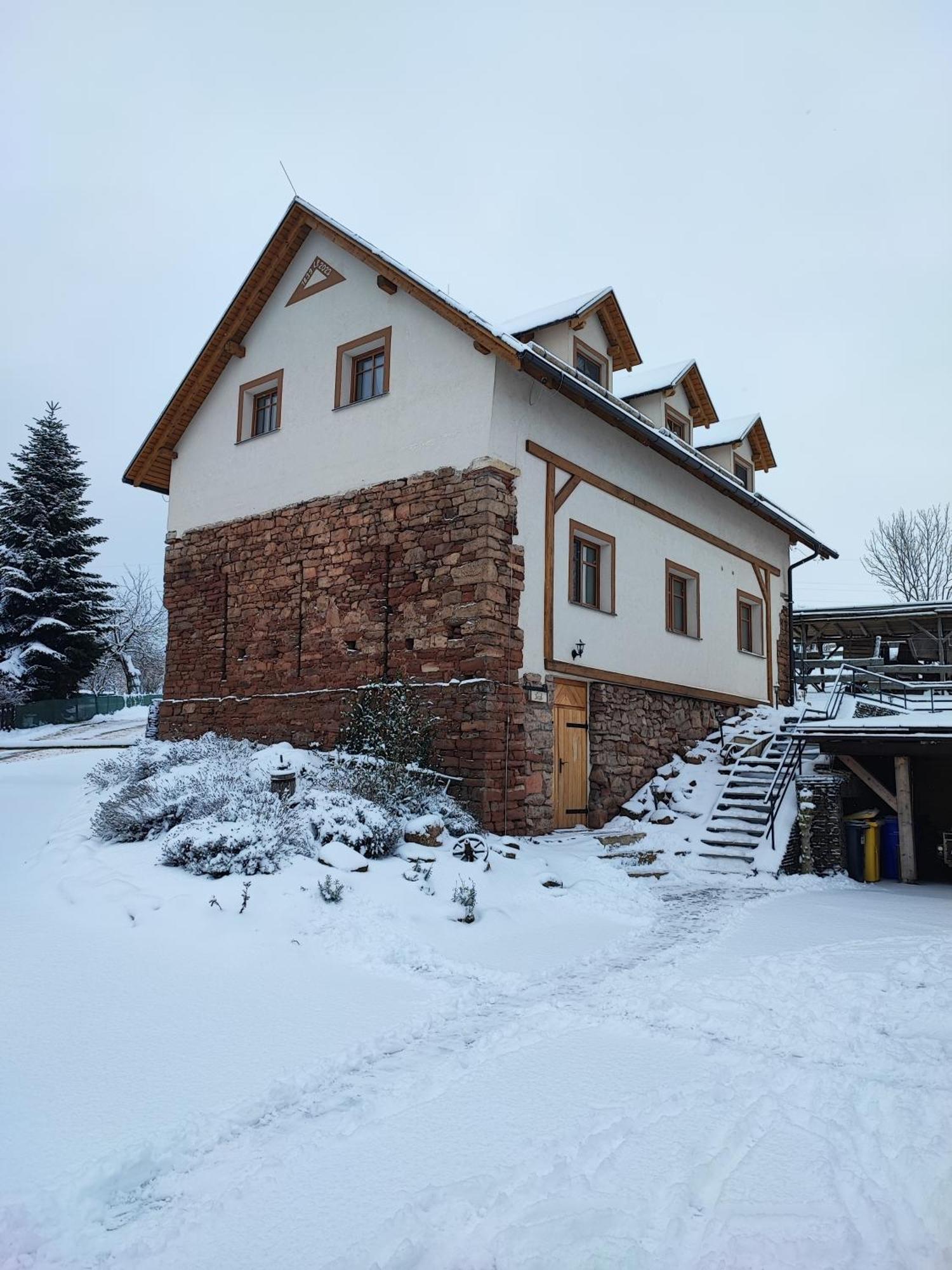 Apartman Na Statku Červený Kostelec エクステリア 写真