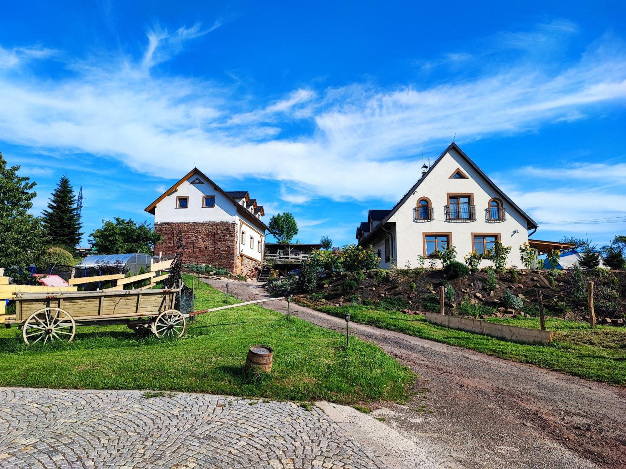 Apartman Na Statku Červený Kostelec エクステリア 写真