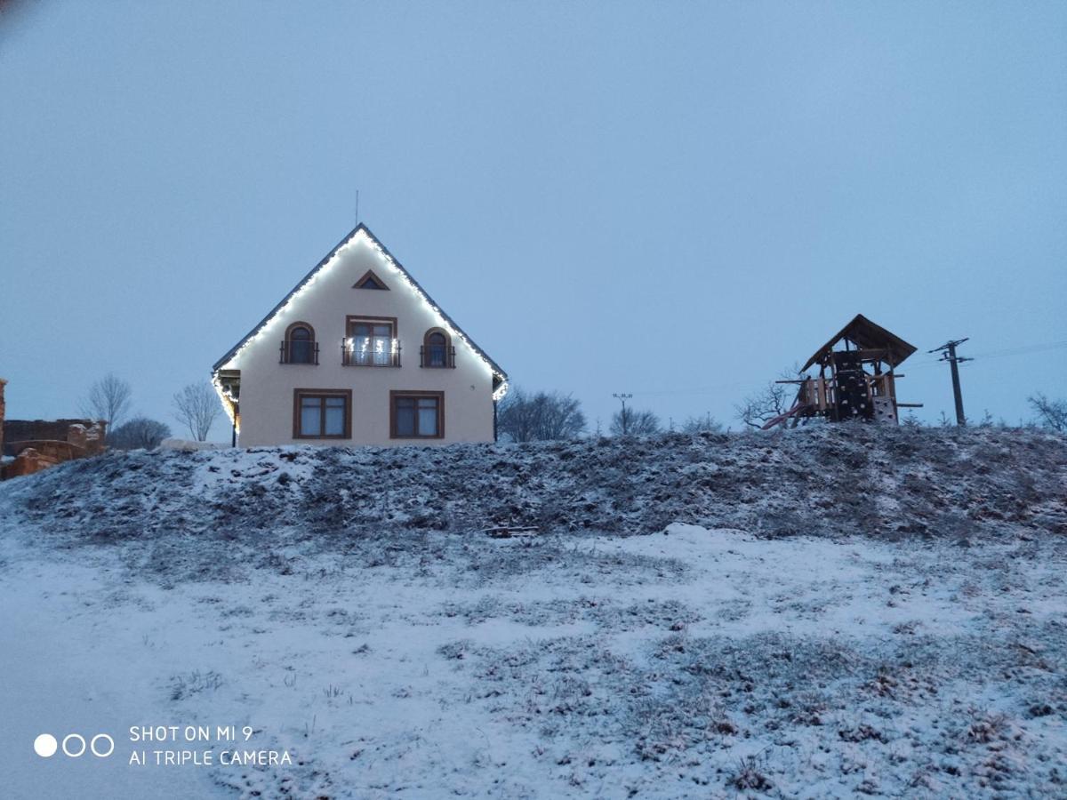 Apartman Na Statku Cerveny Kostelecアパートメント エクステリア 写真